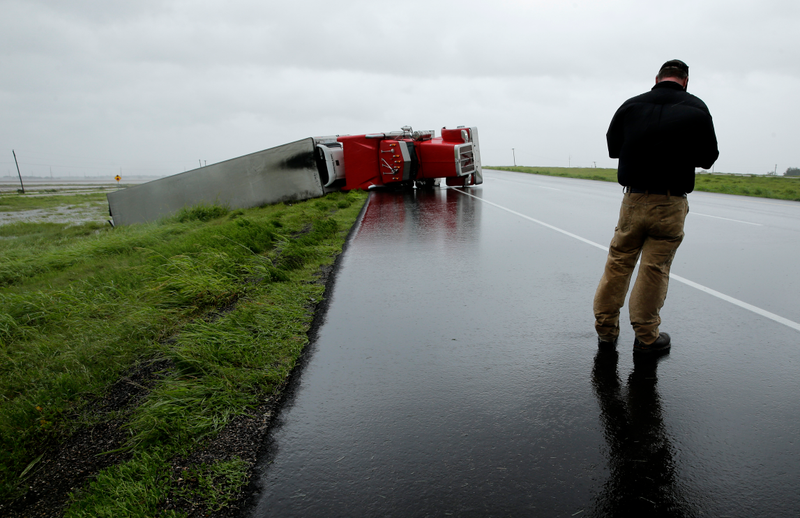 Illustration for article titled These Images From Hurricane Harvey Show Just How Badly Roads Got Flooded